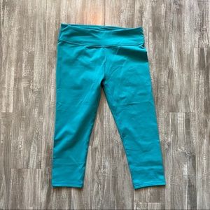 Fabletics - Mid-Rise Powerhold Capri